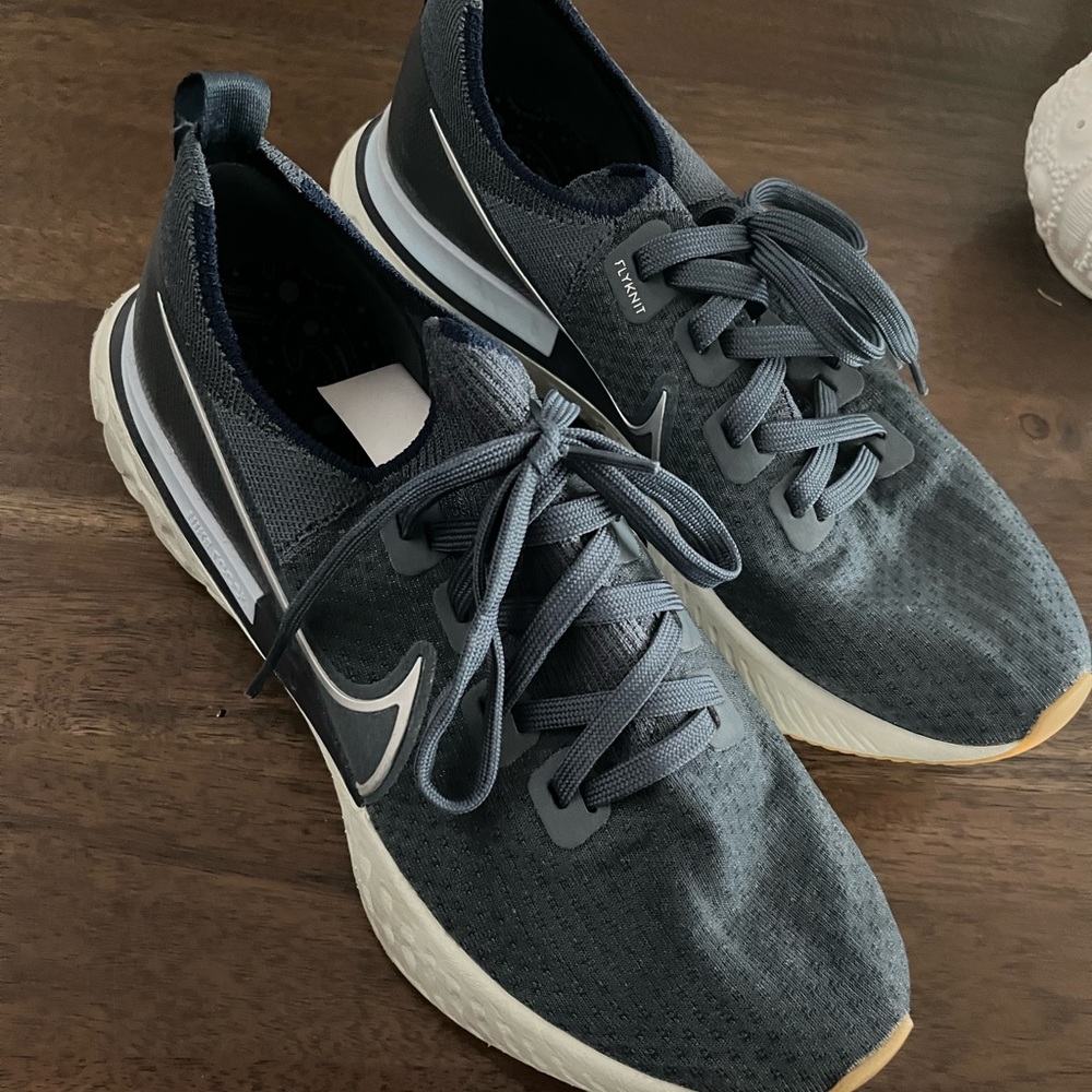 Mens size 8 Nike running shoes